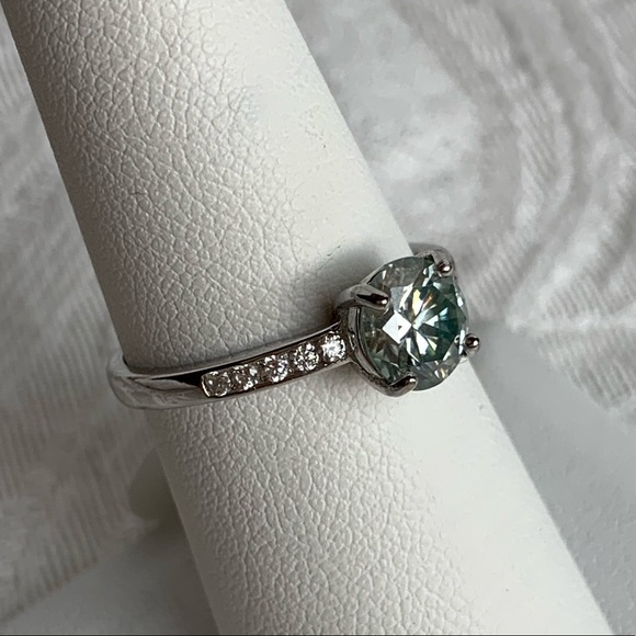 1.00 Ct. VVS1 Ice Blue Moissanite Ring, Size 7 - Picture 4 of 9